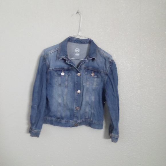 Classic Blue Denim Jacket ( Box DQ ) - Picture 1 of 3